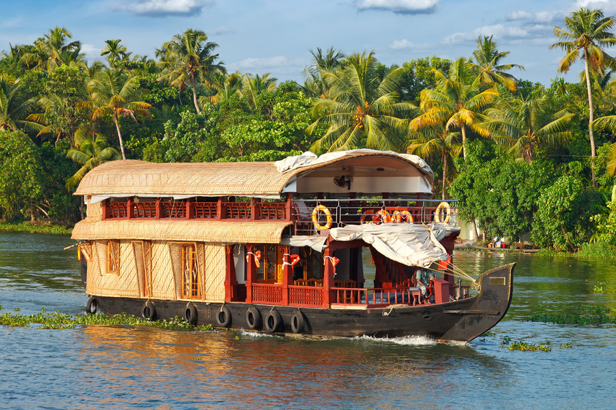 Cruise Along The Backwaters Thekkady